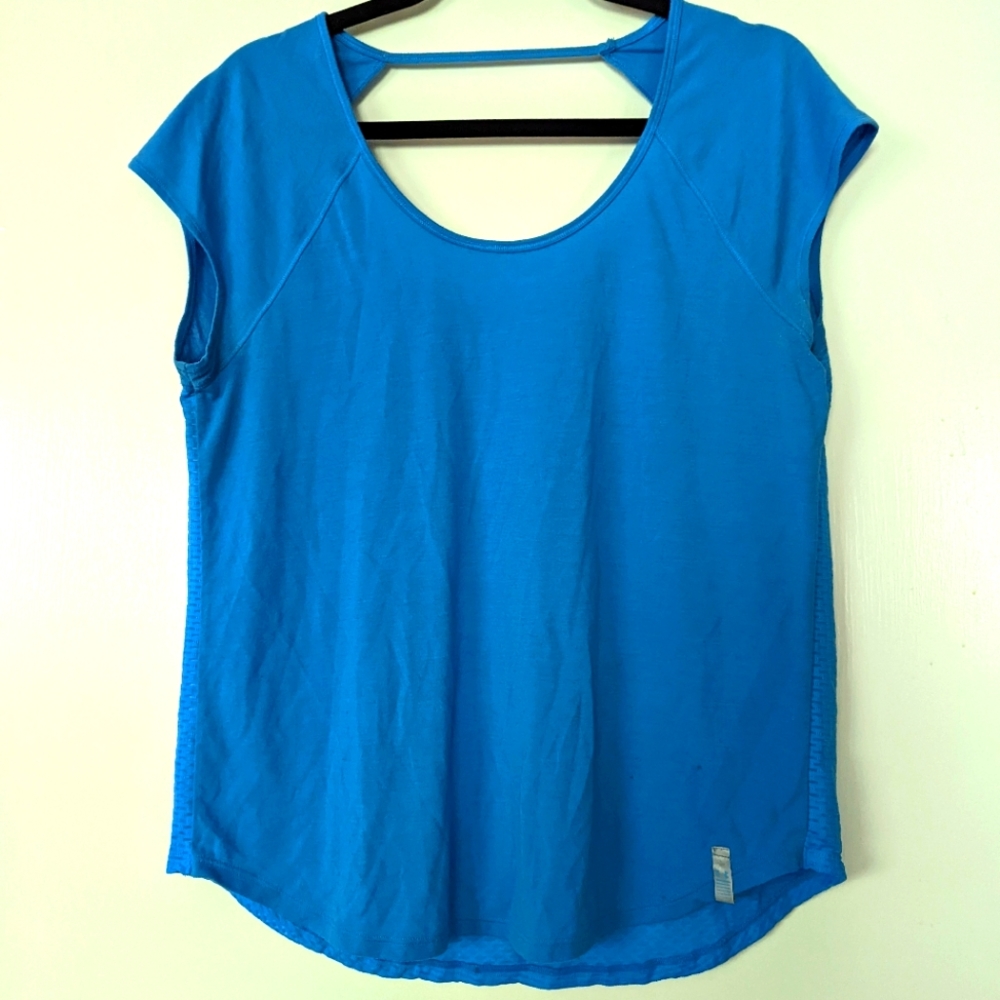 Under Armour top